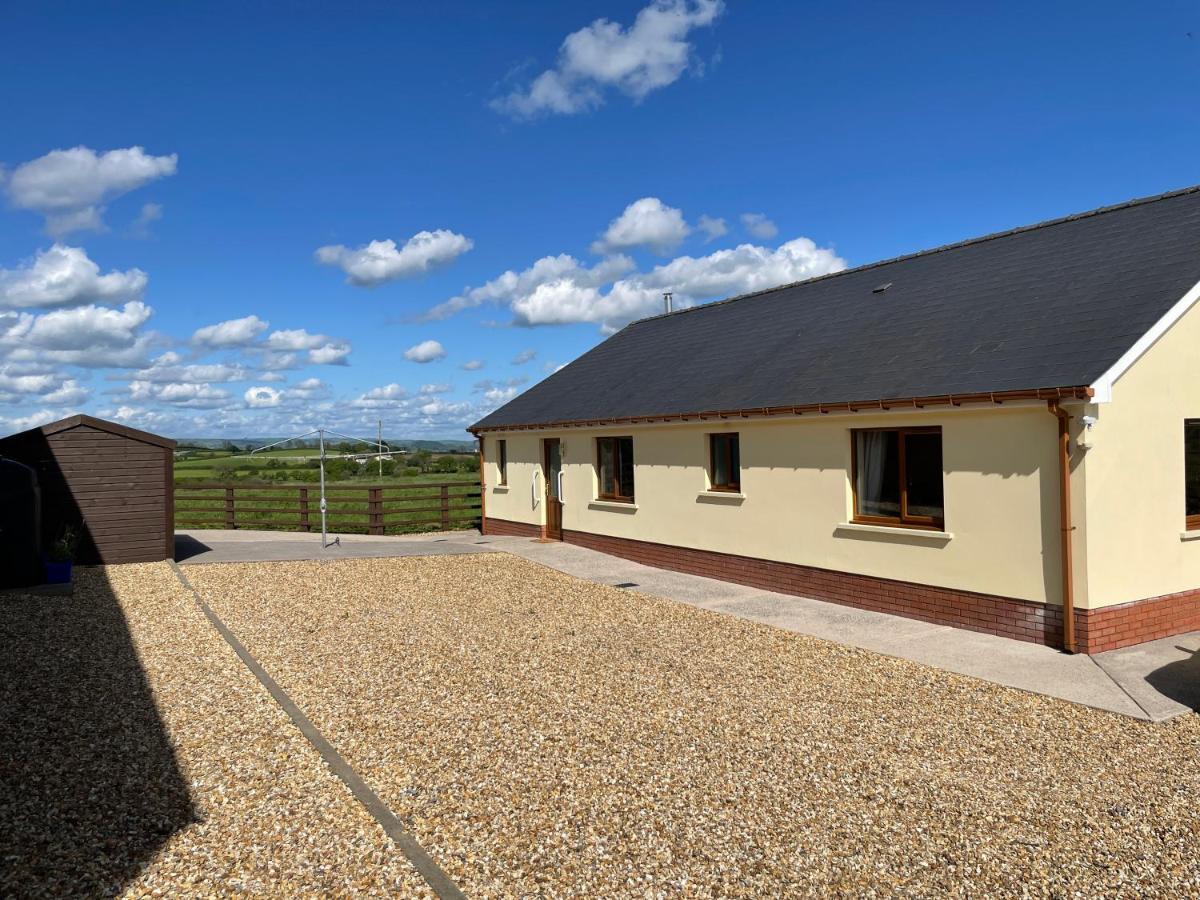 Sunny Bank- Countryside Escape With Private Hot Tub And Countryside Views Vila Carmarthen Exterior foto